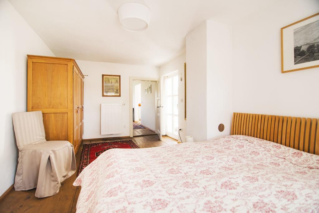Historischer Pfarrhof Niederleierndorf Langquaid Habitación foto